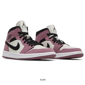 2022
Wmns Air Jordan 1 Mid SE 'Berry Pink